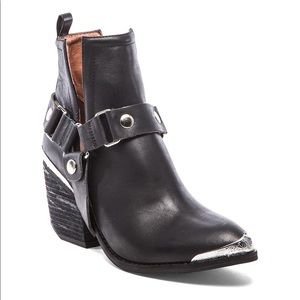 Jeffrey Campbell Orwell cut out bootie size 8.5